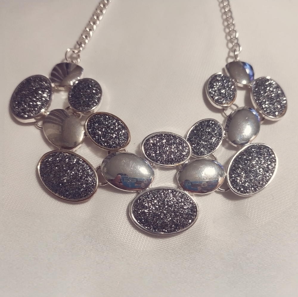 Vintage 2K | Silver Oval Cluster Frontal Necklace - Picture 5 of 7